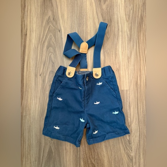 Gymboree Baby Blue Shorts with Shark Design and suspenders size 12-18M - Picture 3 of 4